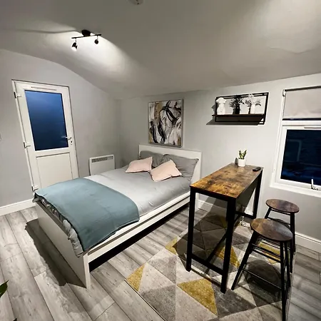 Dvm Escape Flat 2 Bristol